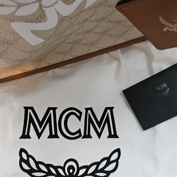 LAST DAY TO ENTER TO WIN A MCM TOTE NWT (Entry listing) - Picture 6 of 9
